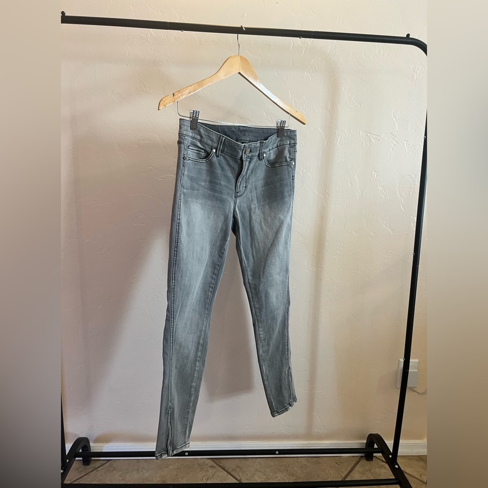White House Black Market The Ankle Skinny, Grey Wash, Size 4